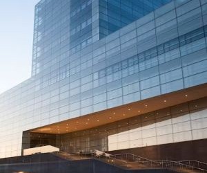 Le Forex offre la possibilité de profiter des fluctuations des devises mondiales sur un marché très liquide qui fonctionne 24 heures sur 24, mais c'est aussi un secteur à haut risque en raison de l'effet de levier, de la forte volatilité et de l'impact des actualités macroéconomiques ; la clé est de trader avec une stratégie claire, une gestion stricte des risques et uniquement avec un capital que vous pouvez vous permettre de perdre sans affecter votre stabilité financière.